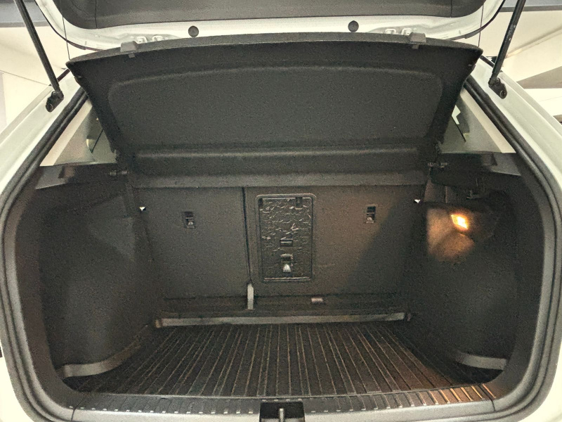 Volkswagen Taos  5 pts. Highline Black, 1.4T, 150 HP, TA, piel, f. led, TP, rieles en techo, RA-18 2022